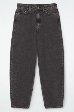 ARCH TAPERED JEANS