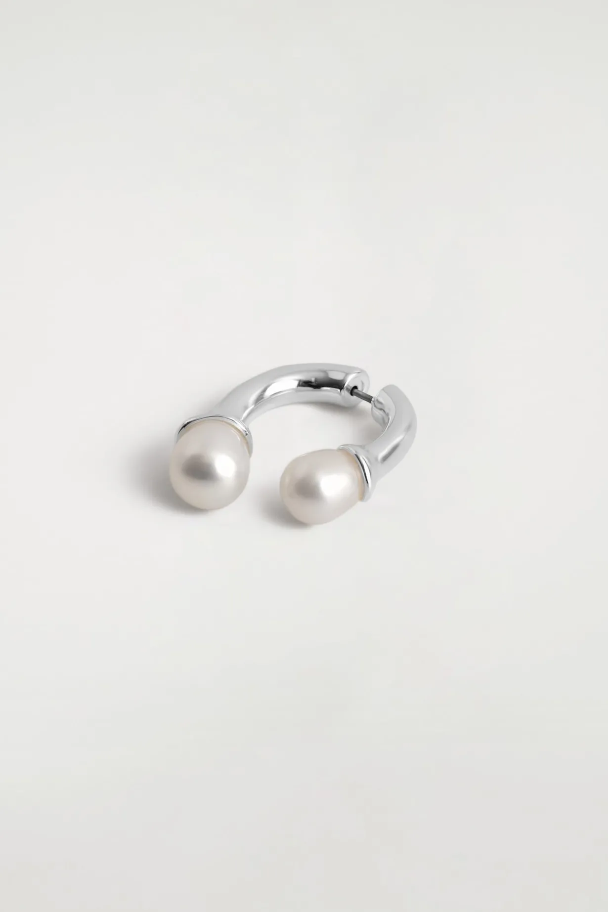 ARCHED FRESHWATER PEARL EARRINGS