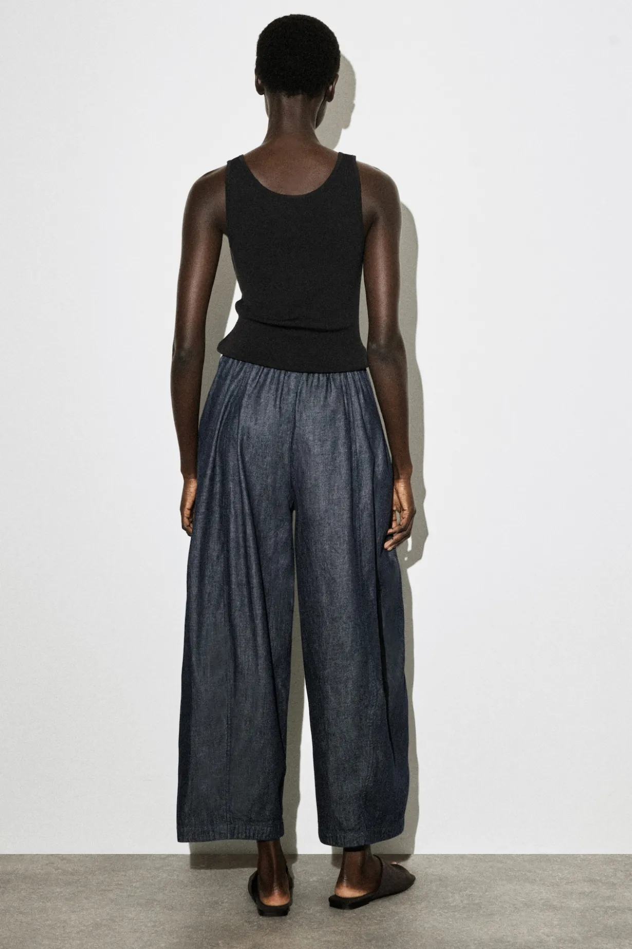 BARREL-LEG DENIM DRAWSTRING PANTS