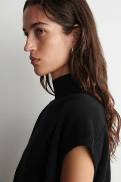 BELT-DETAIL MOCK-NECK WOOL VEST