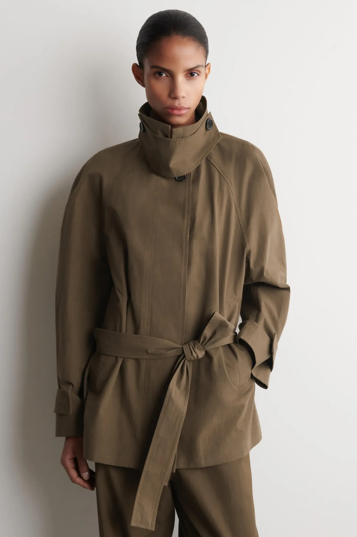BELTED COTTON SHORT TRENCH COAT