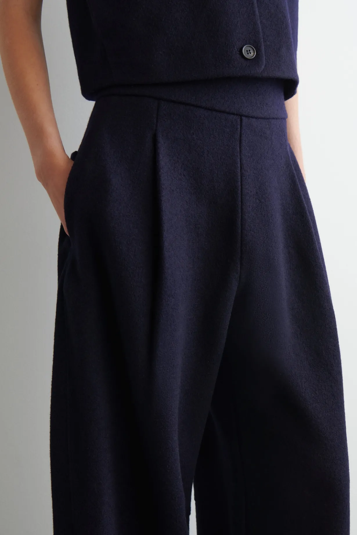 BOILED-WOOL BARREL-LEG PANTS