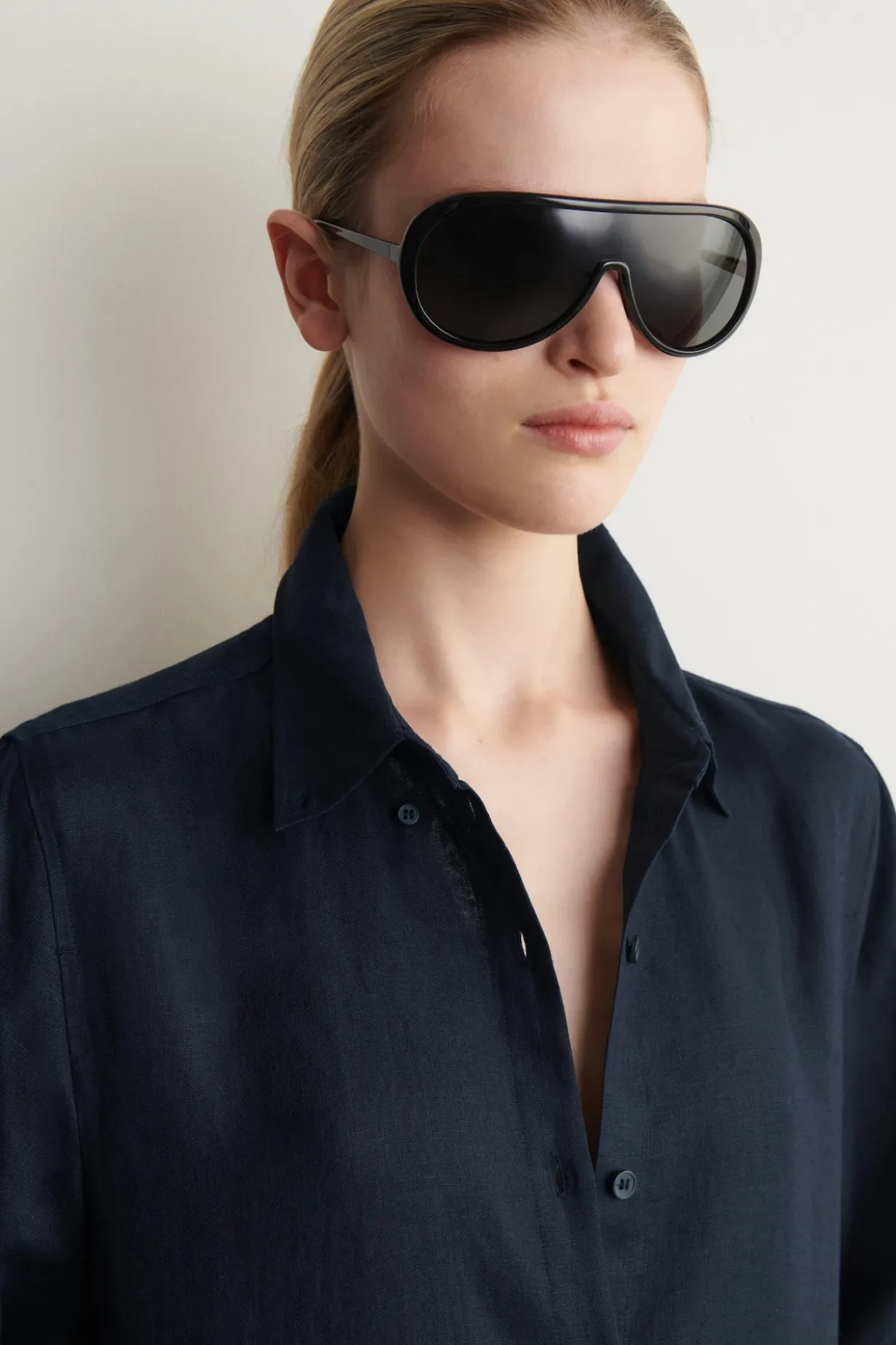 BUTTON-DOWN COLLAR LINEN SHIRT
