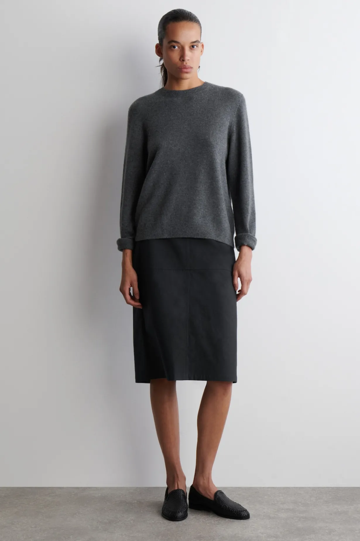 CASHMERE CREW-NECK SWEATER