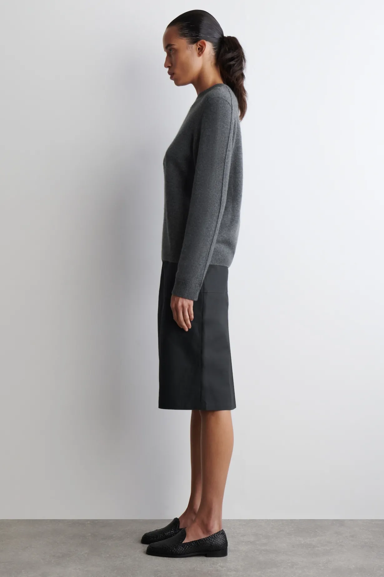 CASHMERE CREW-NECK SWEATER