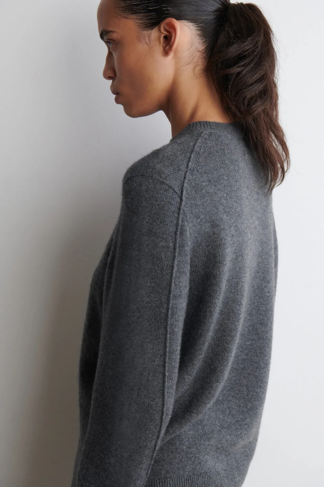 CASHMERE CREW-NECK SWEATER