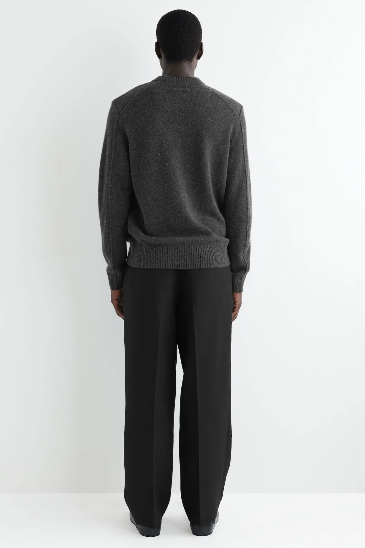 CASHMERE CREW-NECK SWEATER