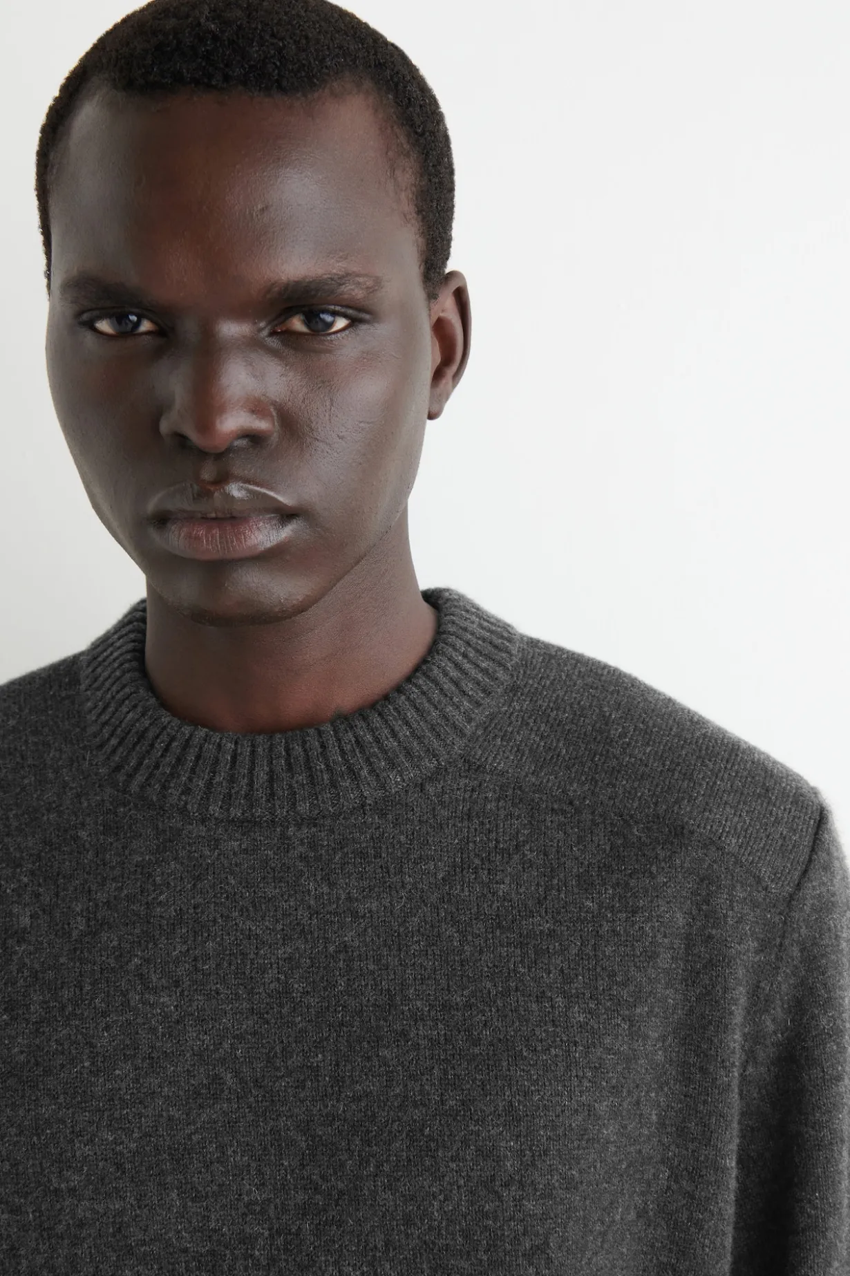 CASHMERE CREW-NECK SWEATER