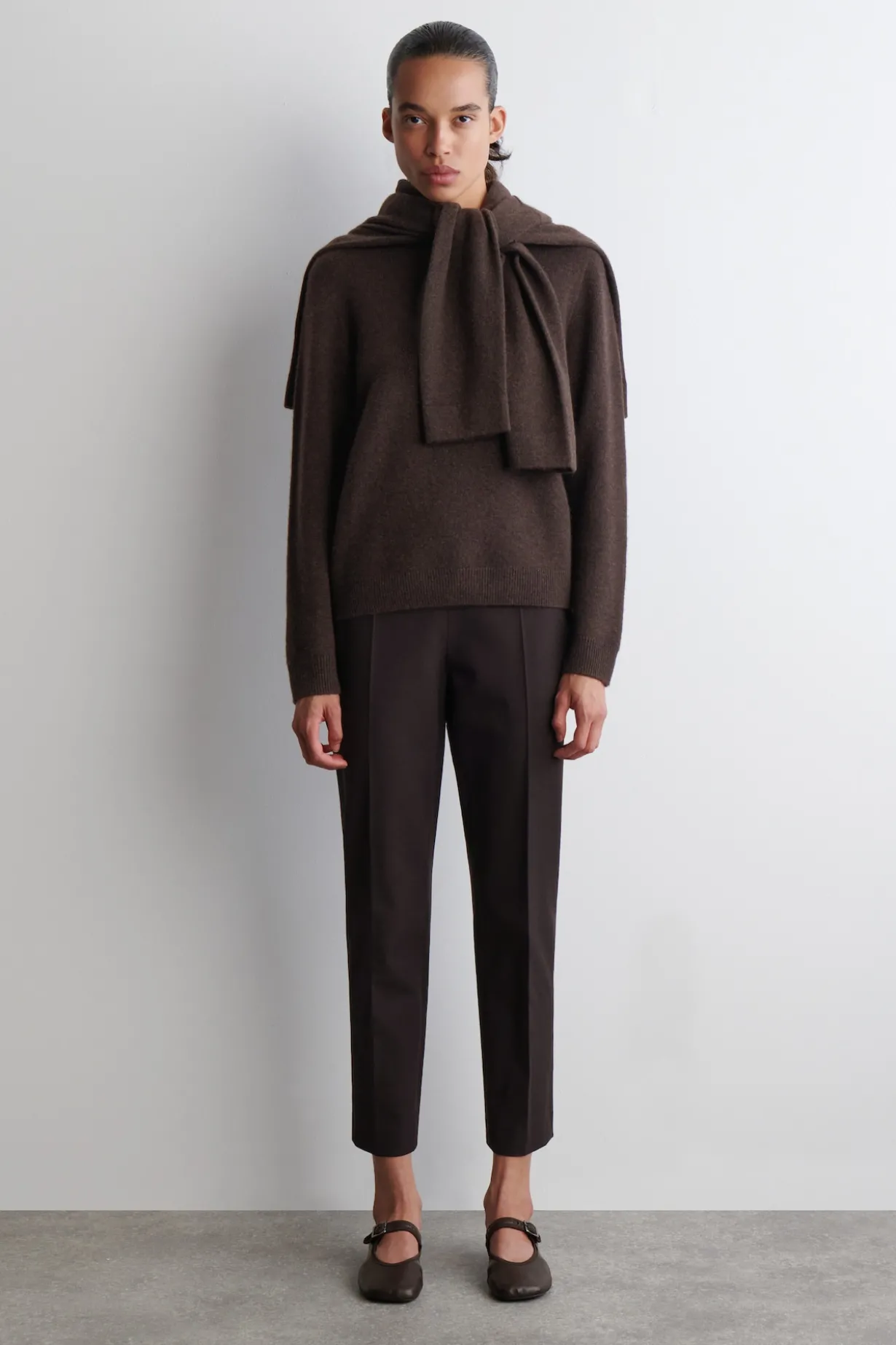 CASHMERE CREW-NECK SWEATER