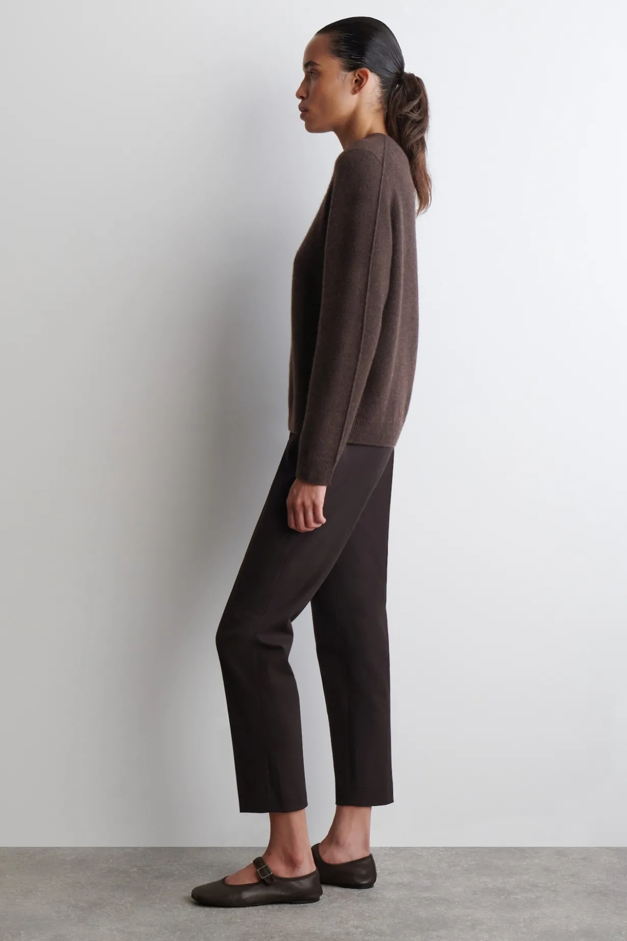 CASHMERE CREW-NECK SWEATER