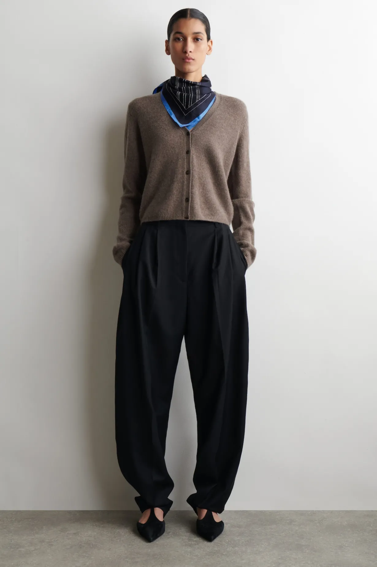 CASHMERE V-NECK CARDIGAN