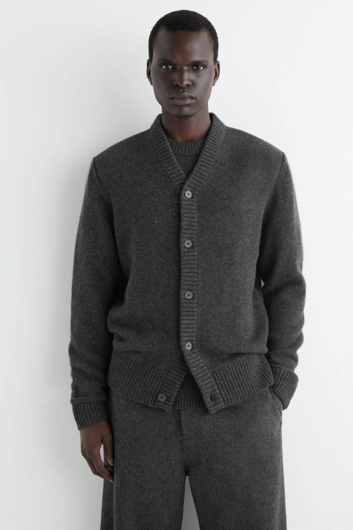 CASHMERE V-NECK CARDIGAN