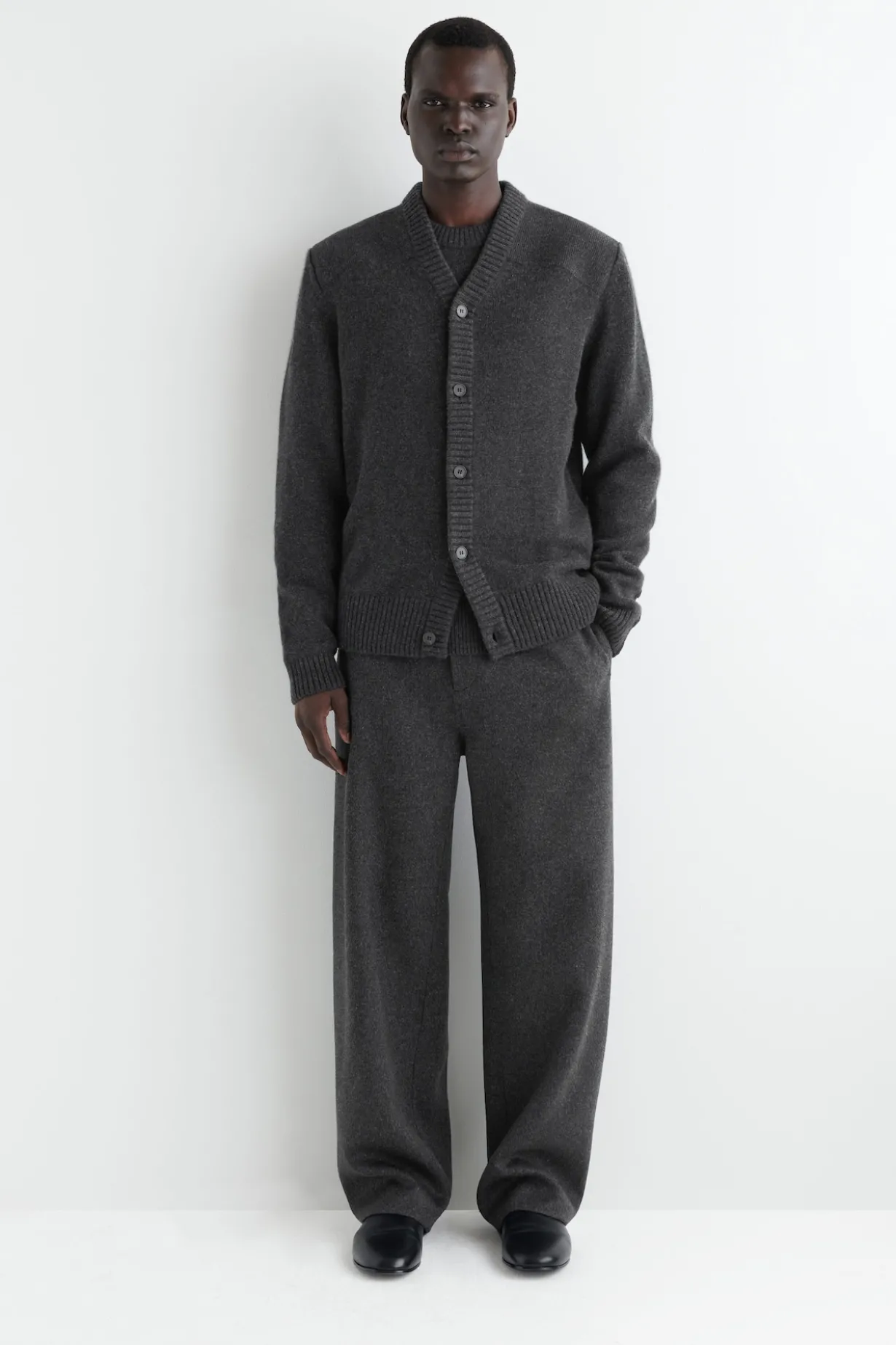 CASHMERE V-NECK CARDIGAN