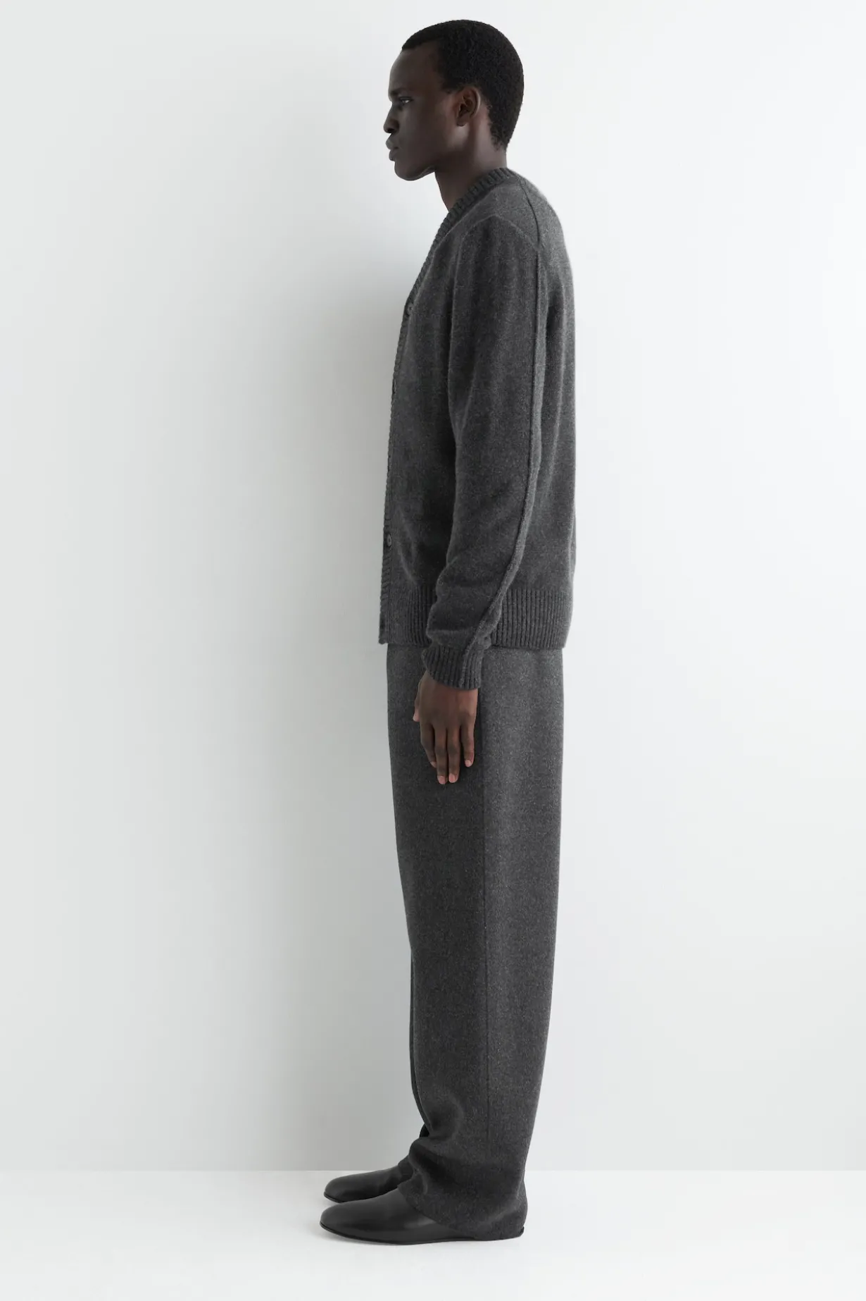 CASHMERE V-NECK CARDIGAN