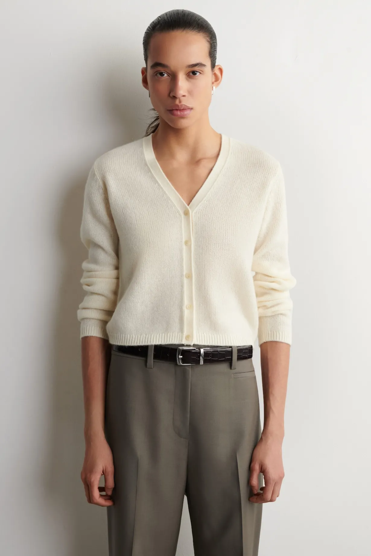 CASHMERE V-NECK CARDIGAN