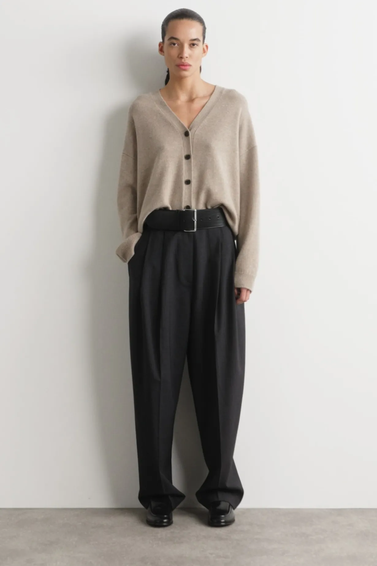 CASHMERE V-NECK CARDIGAN