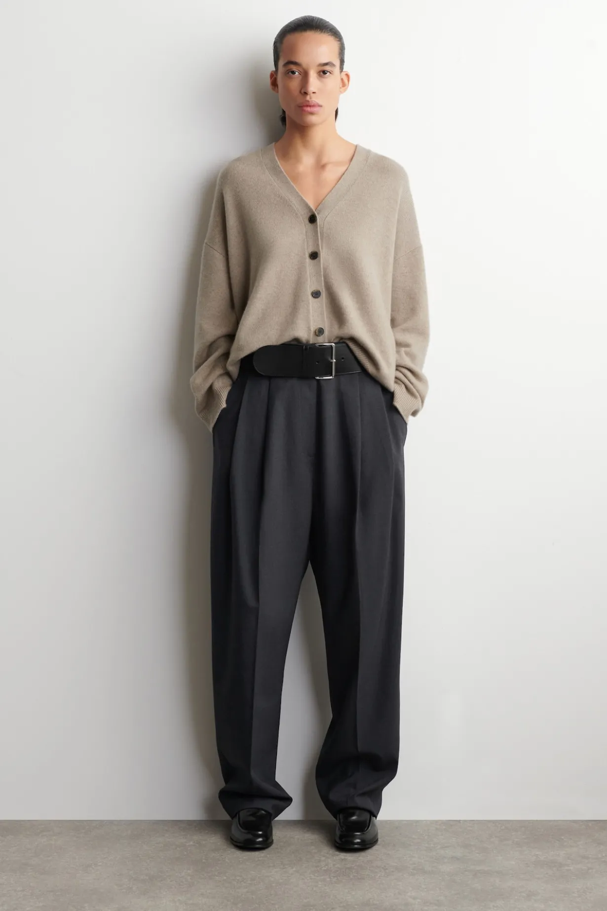 CASHMERE V-NECK CARDIGAN