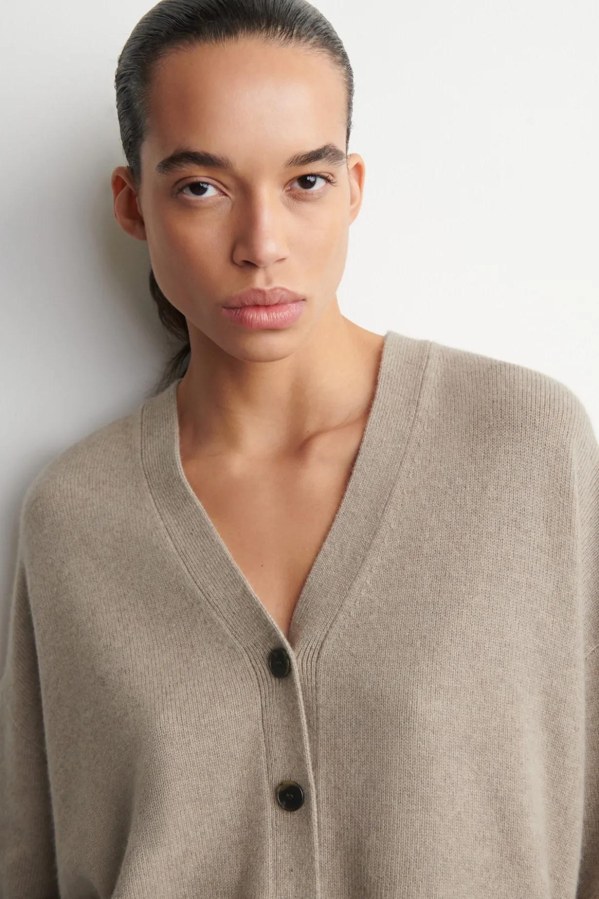 CASHMERE V-NECK CARDIGAN