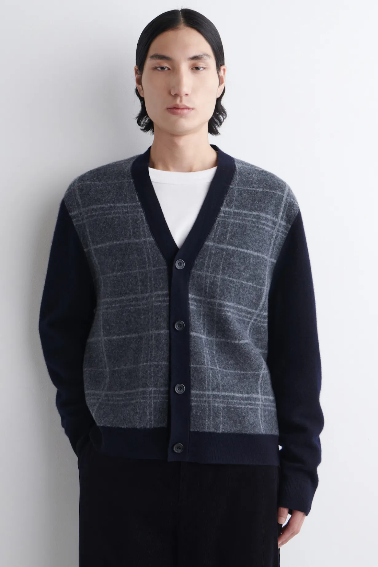 CHECKED WOOL V-NECK CARDIGAN