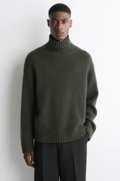 CHUNKY CASHMERE MOCK-NECK SWEATER