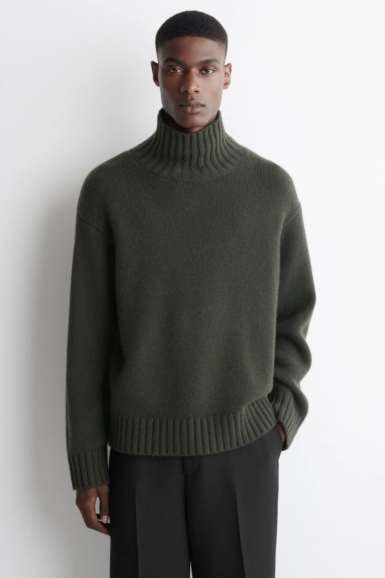 CHUNKY CASHMERE MOCK-NECK SWEATER