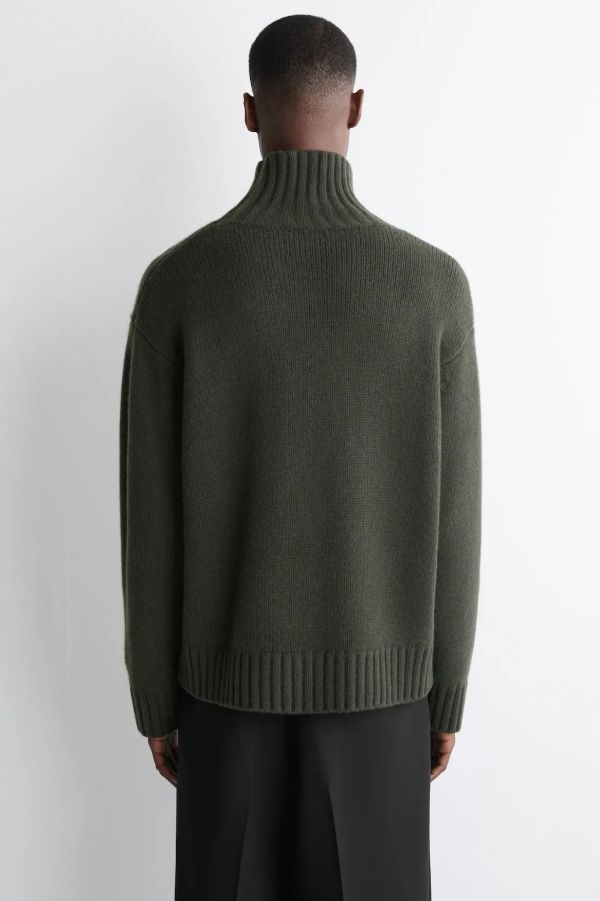 CHUNKY CASHMERE MOCK-NECK SWEATER