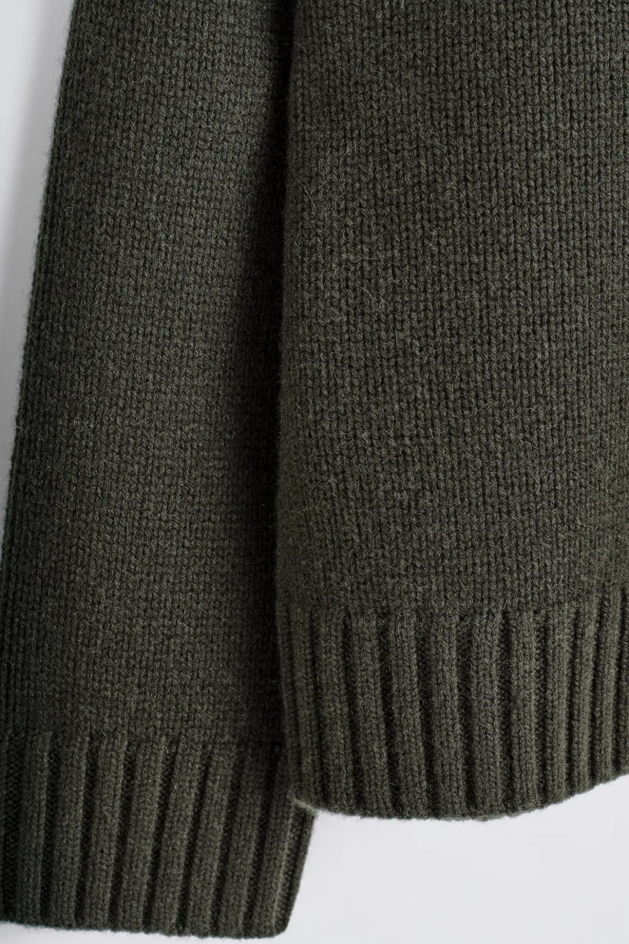 CHUNKY CASHMERE MOCK-NECK SWEATER
