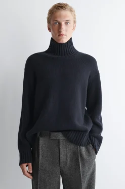 CHUNKY CASHMERE MOCK-NECK SWEATER