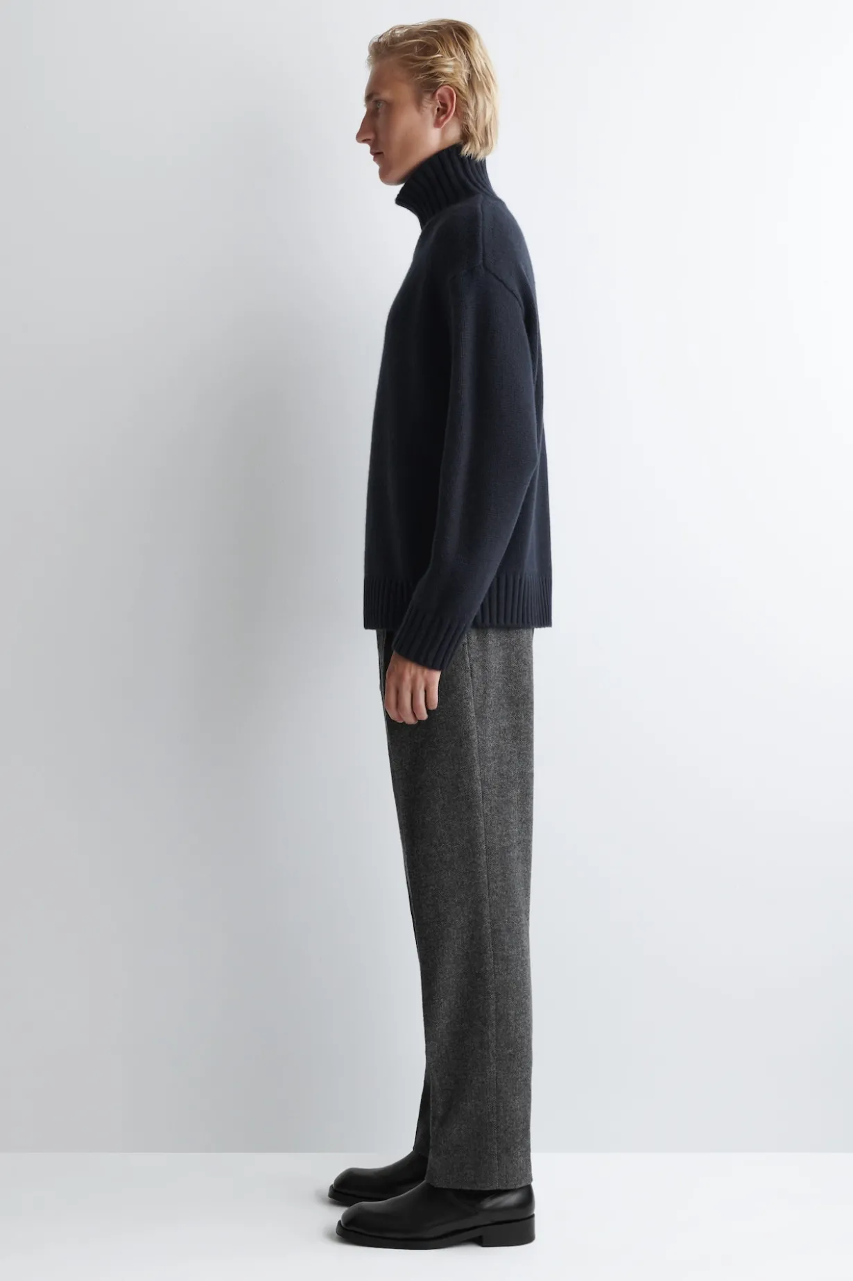 CHUNKY CASHMERE MOCK-NECK SWEATER