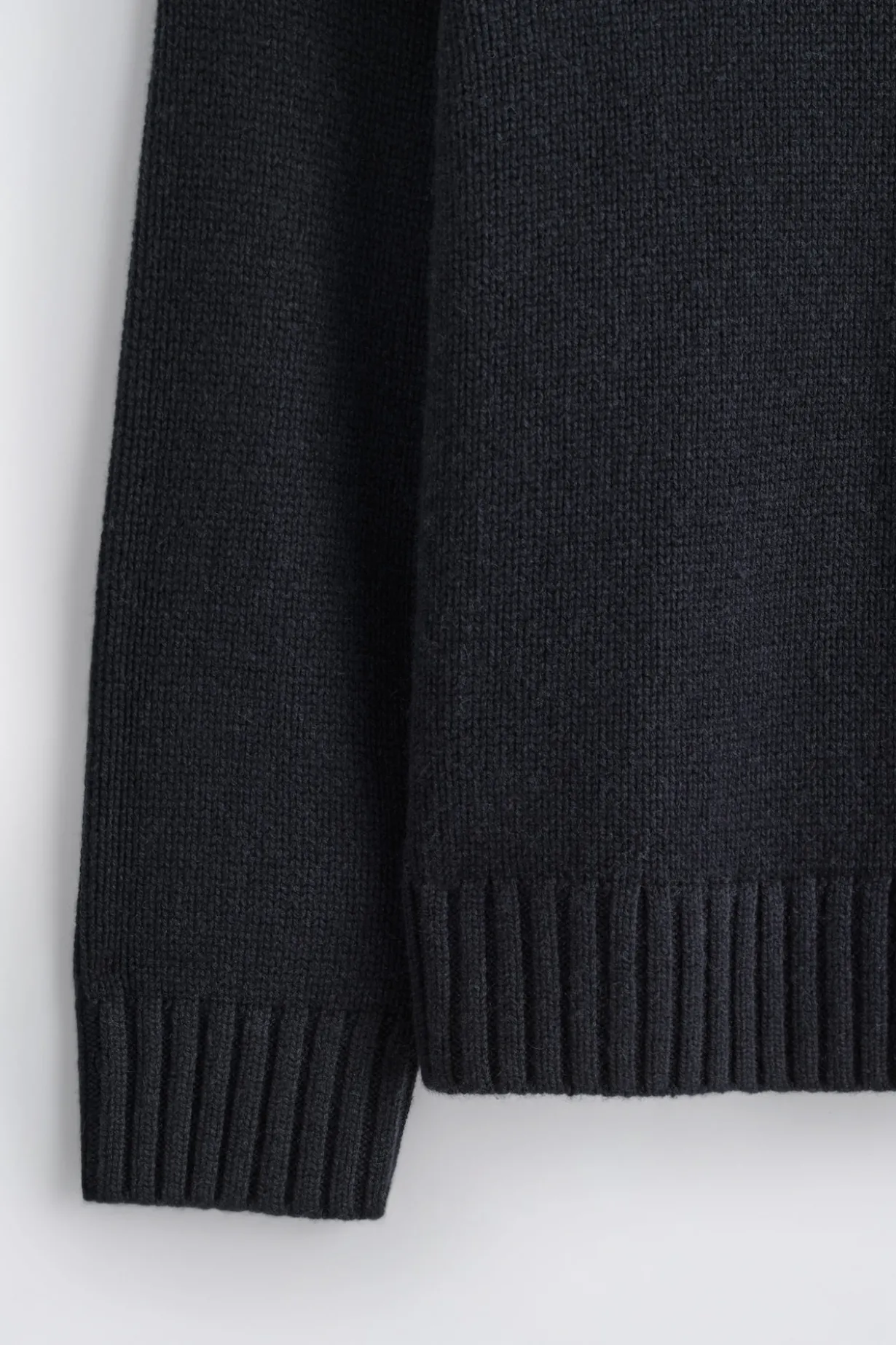 CHUNKY CASHMERE MOCK-NECK SWEATER
