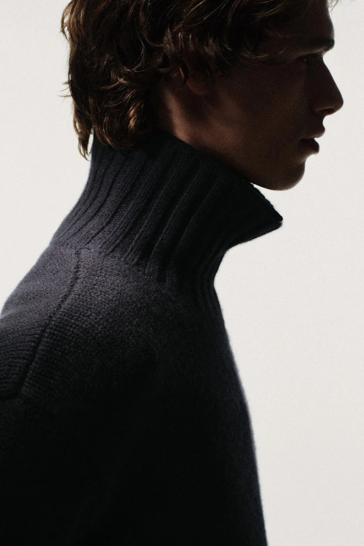 CHUNKY CASHMERE MOCK-NECK SWEATER