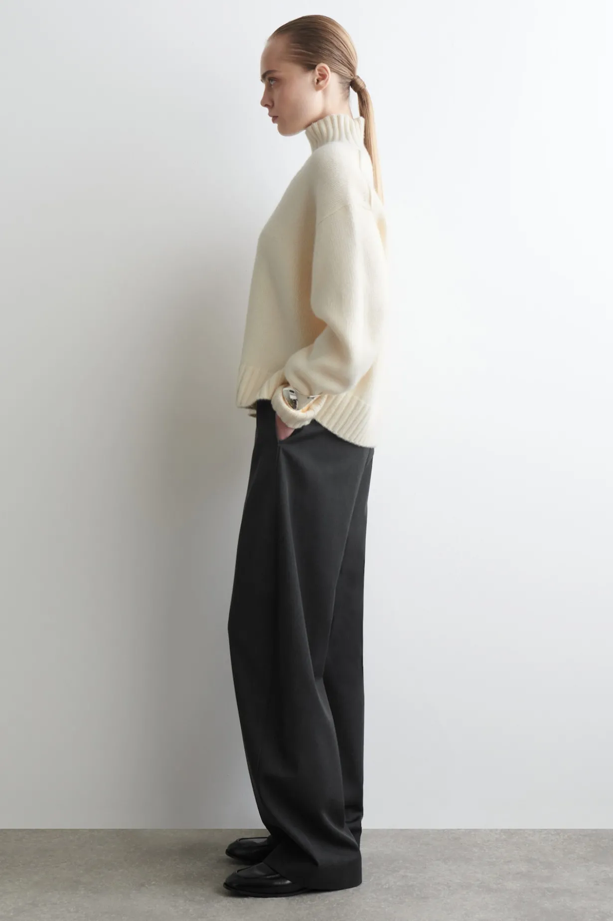 CHUNKY CASHMERE MOCK-NECK SWEATER
