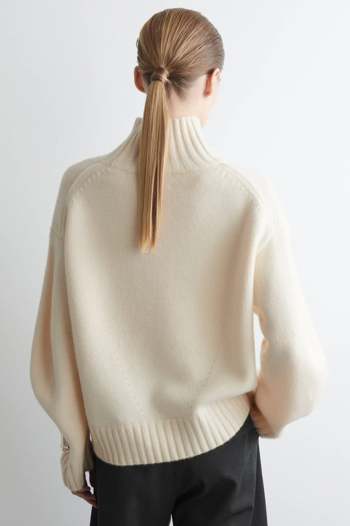 CHUNKY CASHMERE MOCK-NECK SWEATER