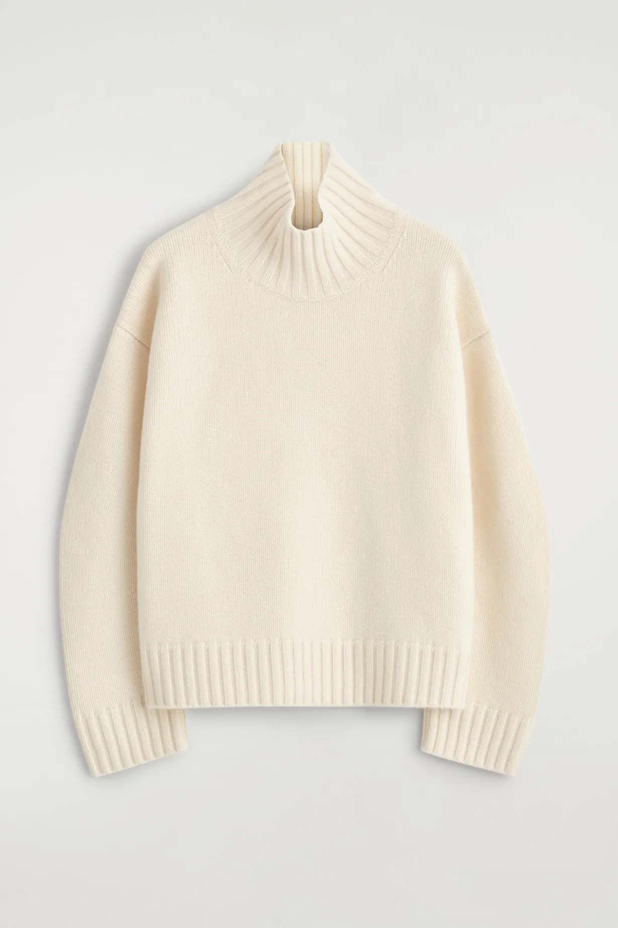 CHUNKY CASHMERE MOCK-NECK SWEATER