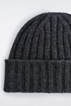 CHUNKY RIBBED CASHMERE BEANIE