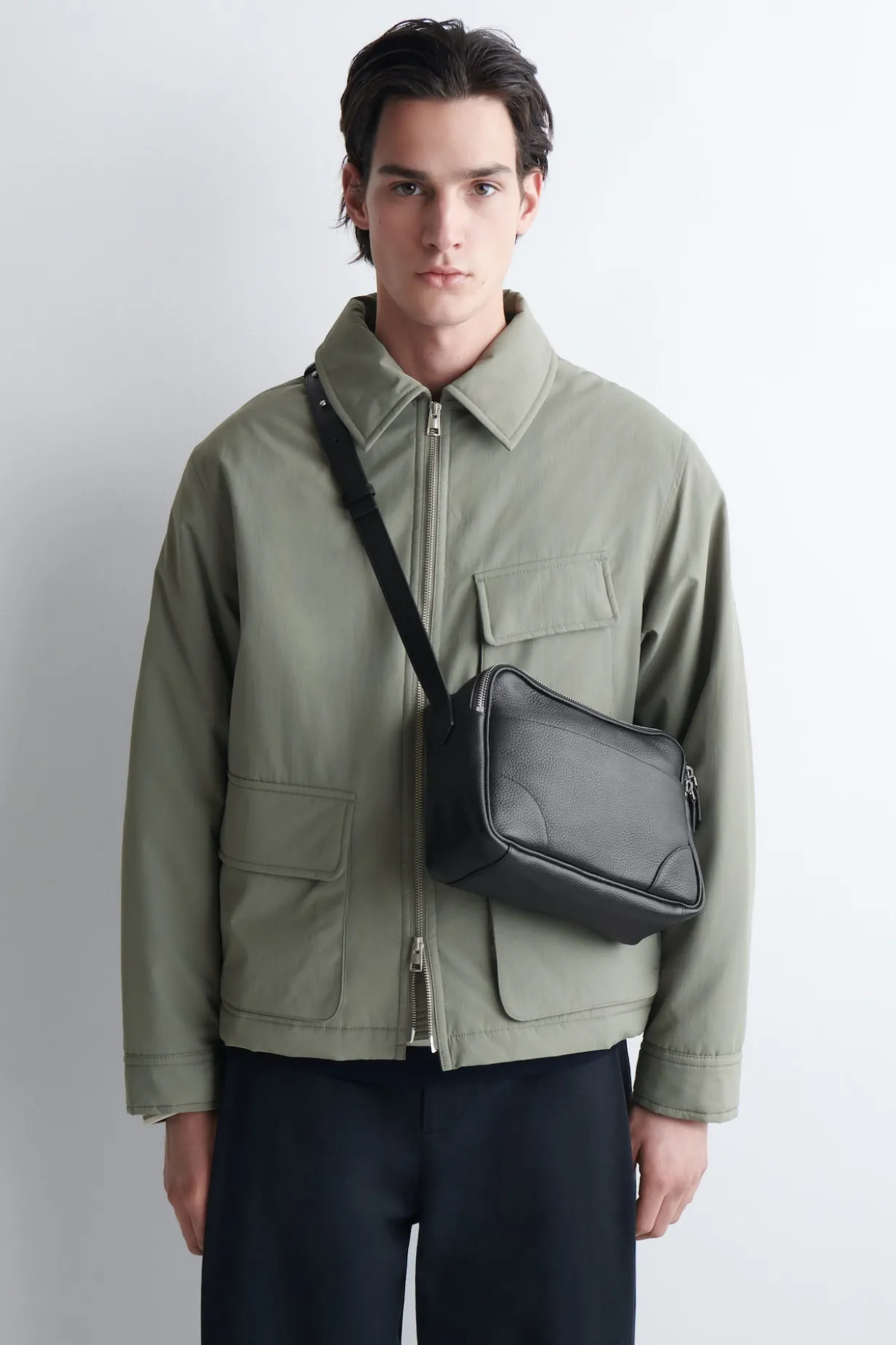 CLASSIC CROSSBODY BAG - LEATHER