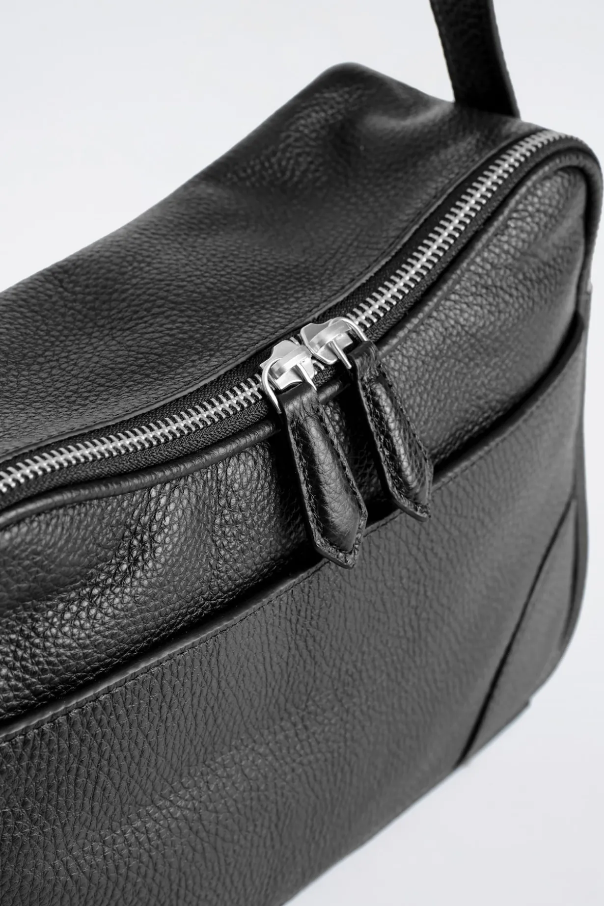 CLASSIC CROSSBODY BAG - LEATHER