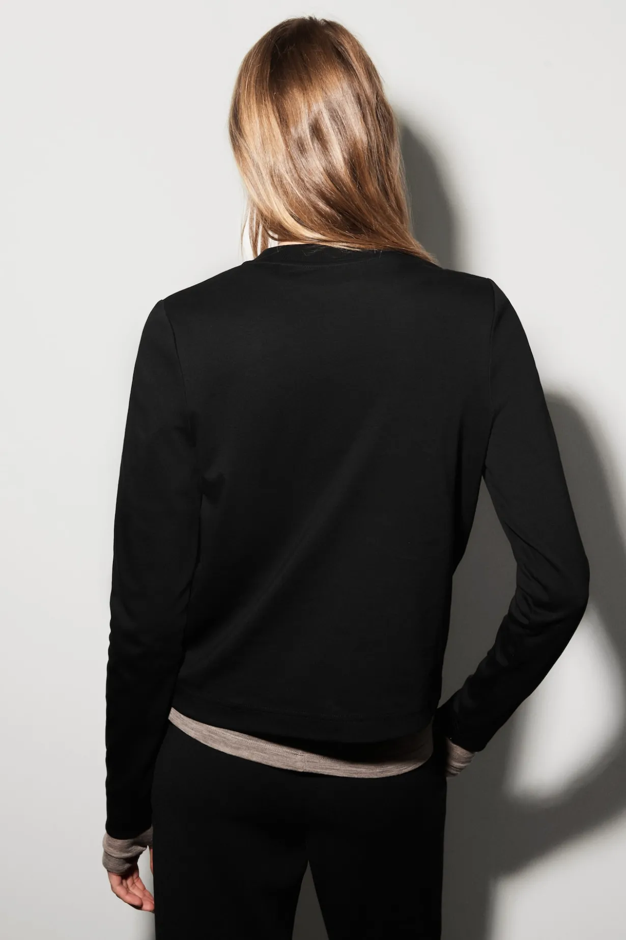 CLEAN CUT LONG-SLEEVED T-SHIRT
