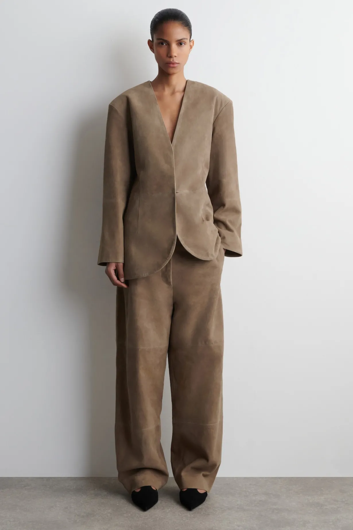 COLLARLESS SUEDE BLAZER