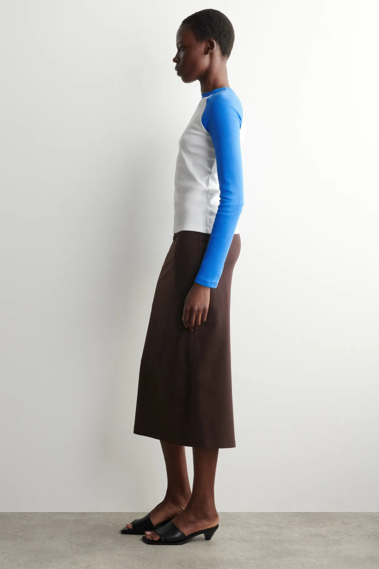 CONTRAST-SLEEVE T-SHIRT