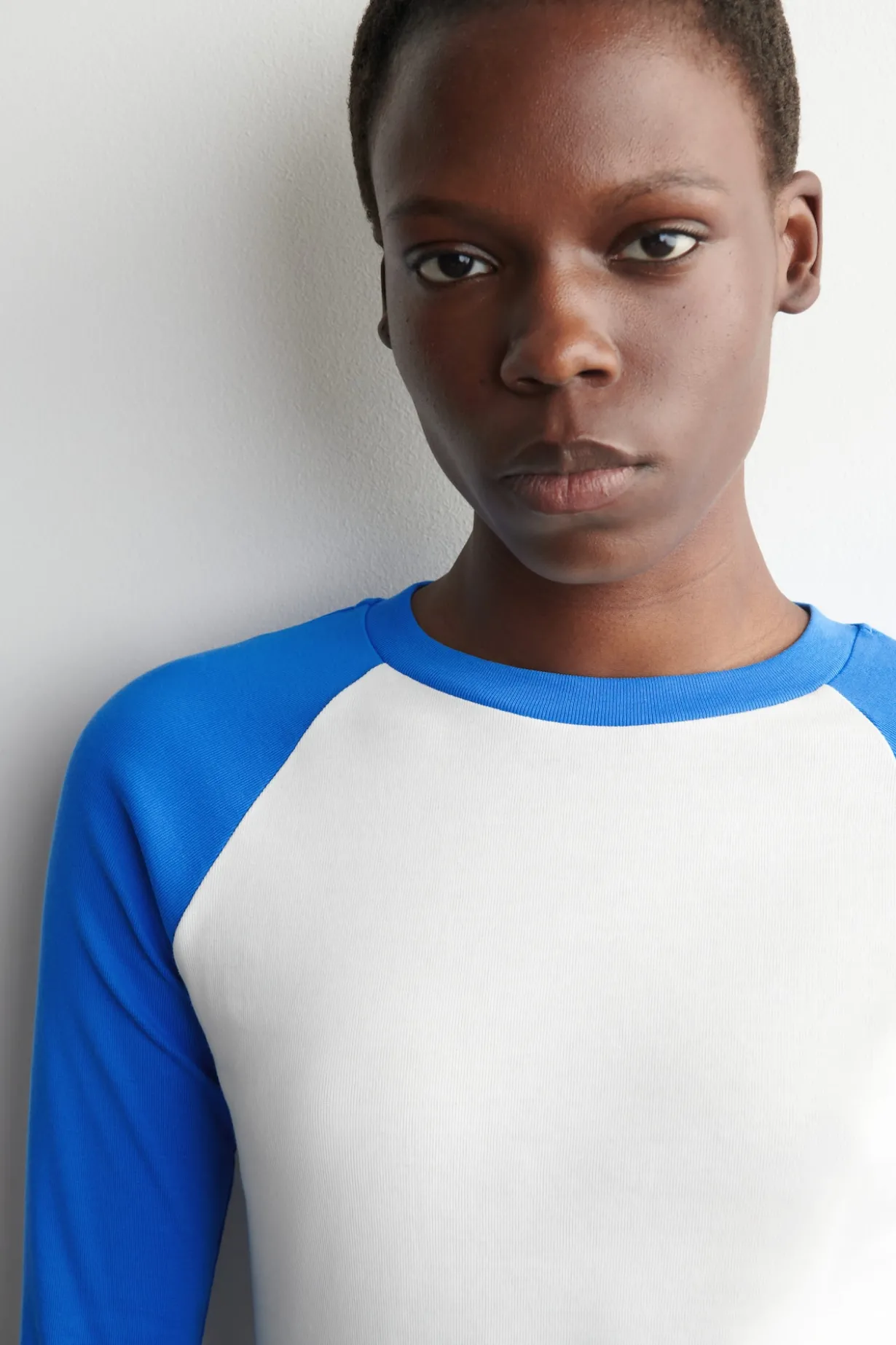 CONTRAST-SLEEVE T-SHIRT