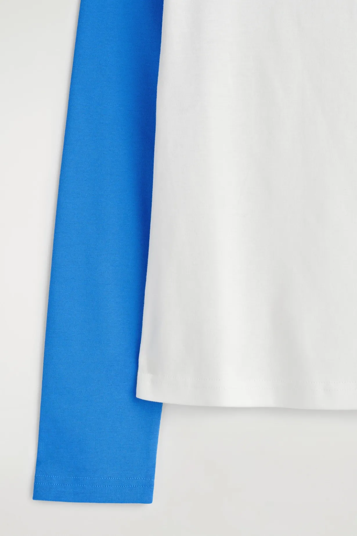 CONTRAST-SLEEVE T-SHIRT