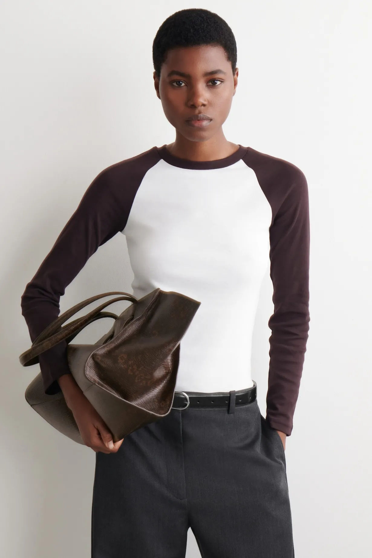 CONTRAST-SLEEVE T-SHIRT
