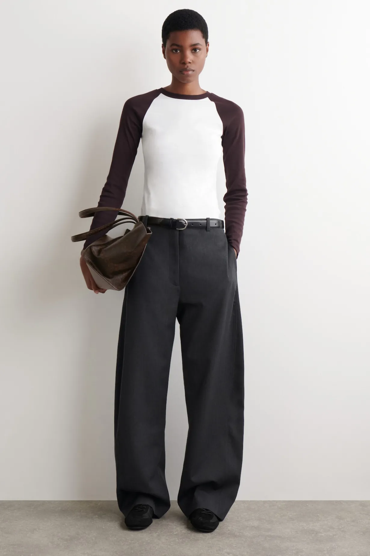 CONTRAST-SLEEVE T-SHIRT