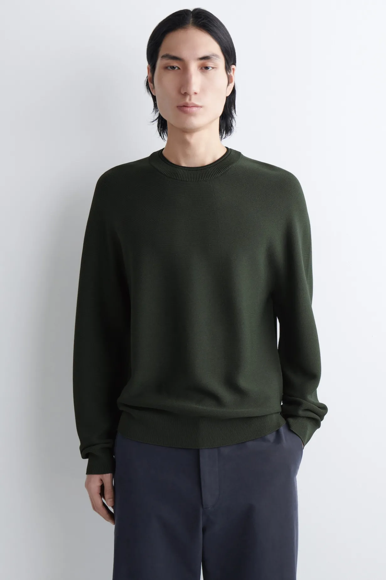 CONTRAST-TIPPED CREW-NECK SWEATER