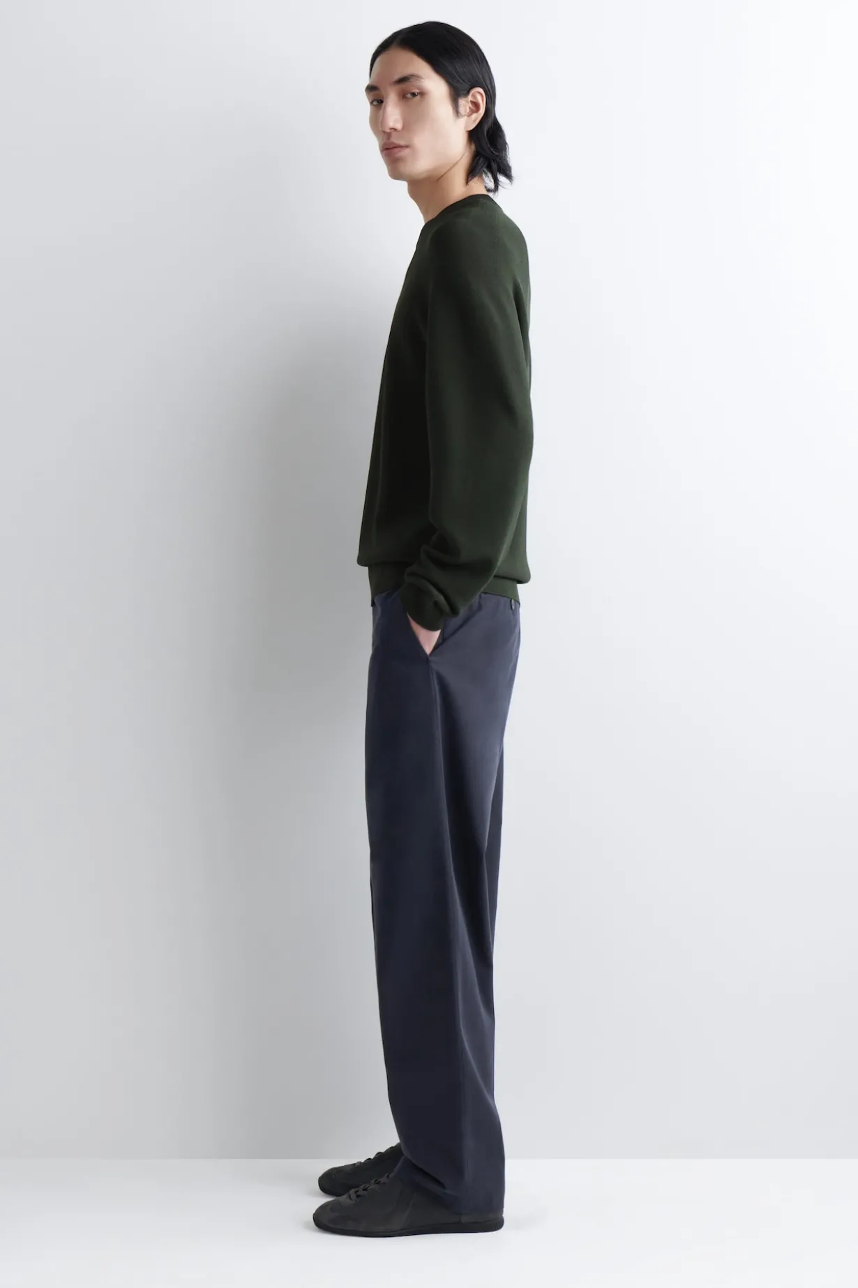CONTRAST-TIPPED CREW-NECK SWEATER