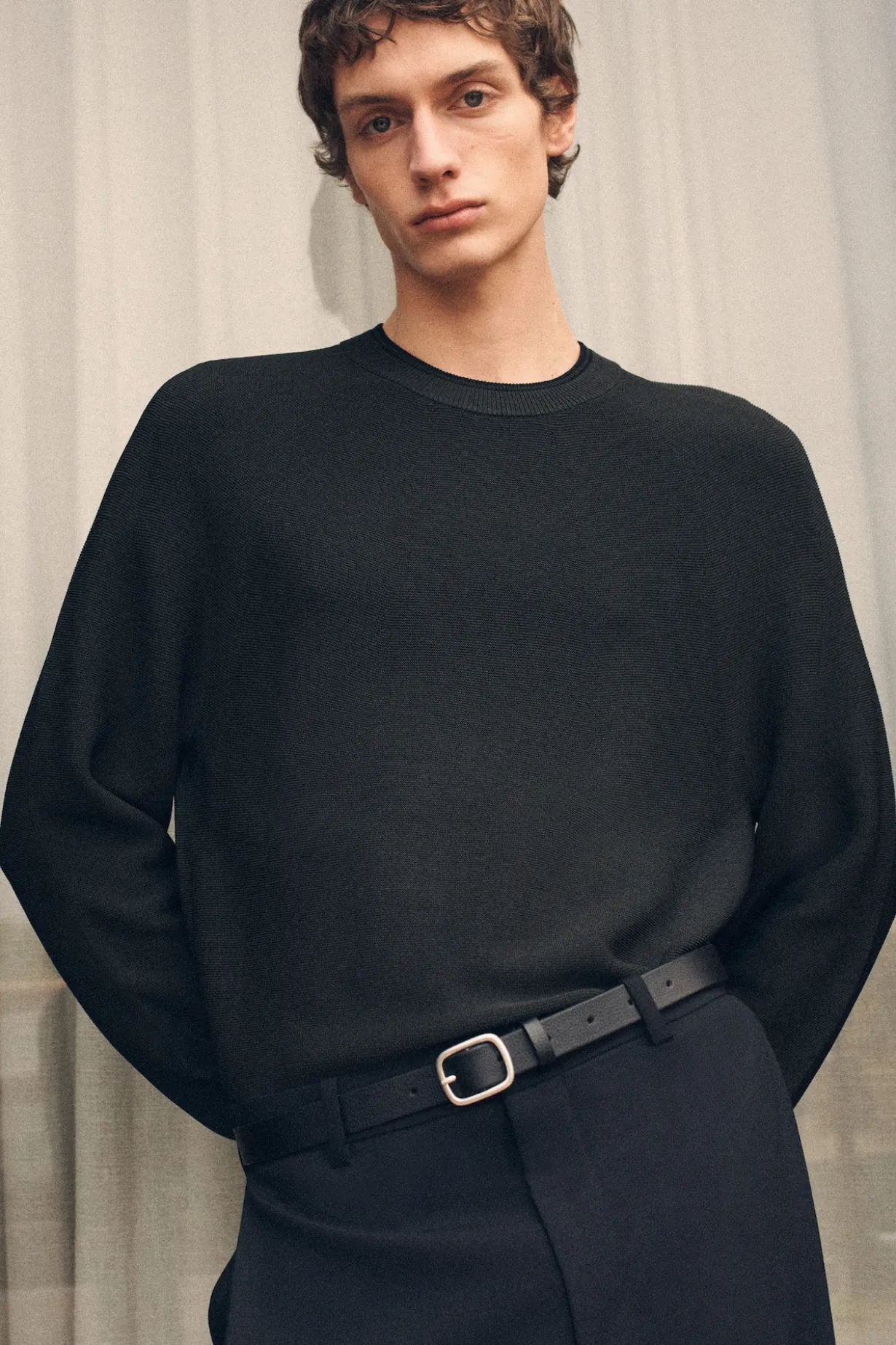 CONTRAST-TIPPED CREW-NECK SWEATER
