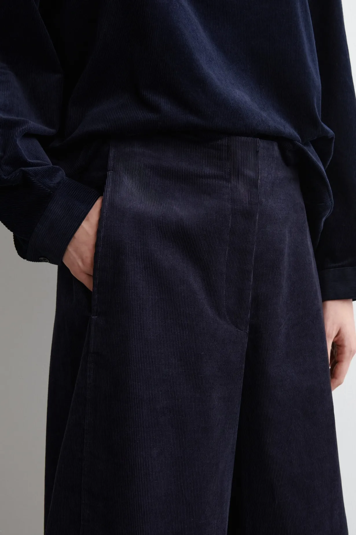 CORDUROY BARREL-LEG PANTS