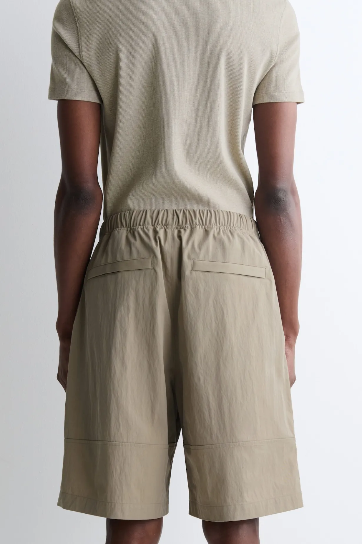 COTTON ELASTICATED KNEE-LENGTH SHORTS