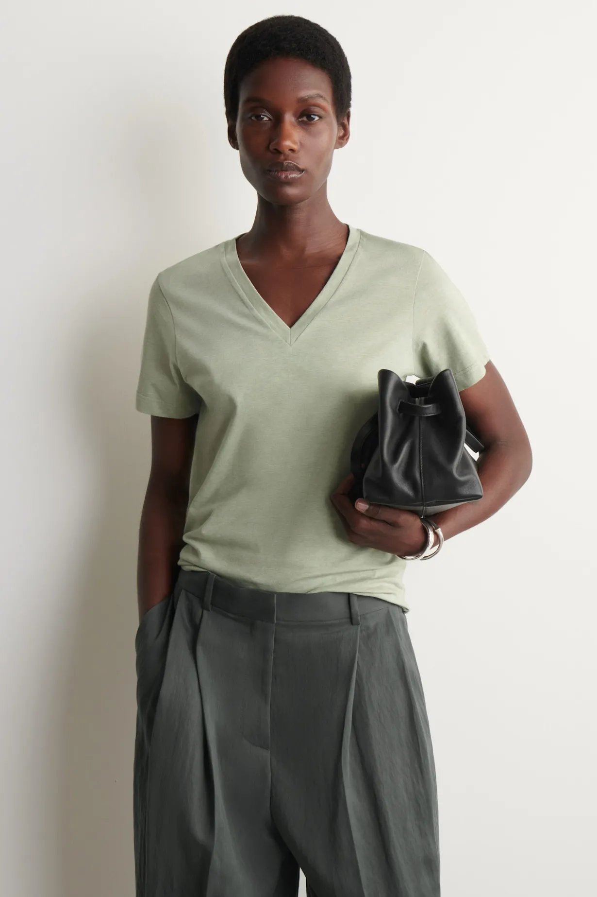COTTON V-NECK T-SHIRT